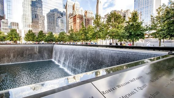 Откройте для себя финансы, мемориалы и остров Свободы в одном туре