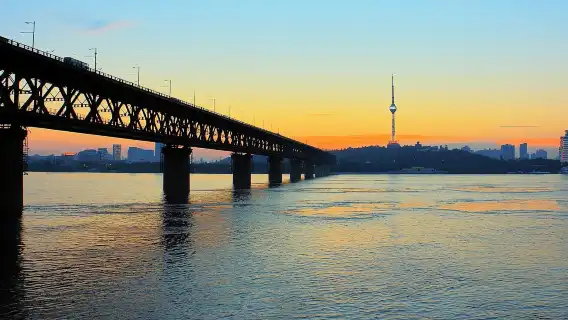 Wuhan in a Day: Local Flavors, Iconic Sites&Hidden Treasures