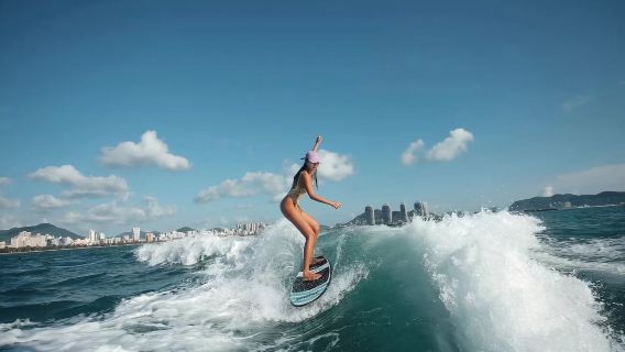 6人包船專享百萬衝浪艇+可體驗衝浪艇船長時刻+網紅刺激波尾衝浪+1對1教練指導教學+可選影片和拍照或水上摩托車