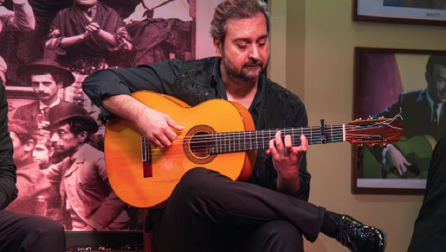 Seville: Flamenco Show & Cocktail Experience