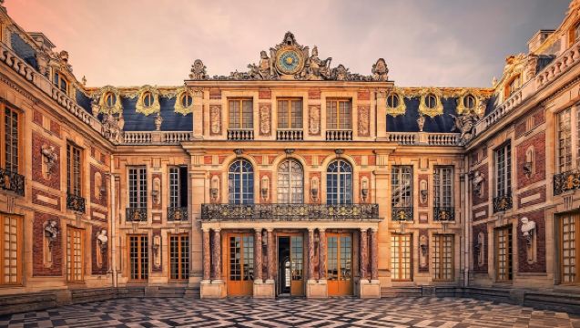 Versailles Palace and Gardens Half-Day Guided Tour + Trianons at Your Own Leisure