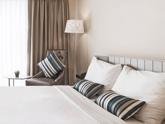 Samran Place Hotel - Tap to explore photos