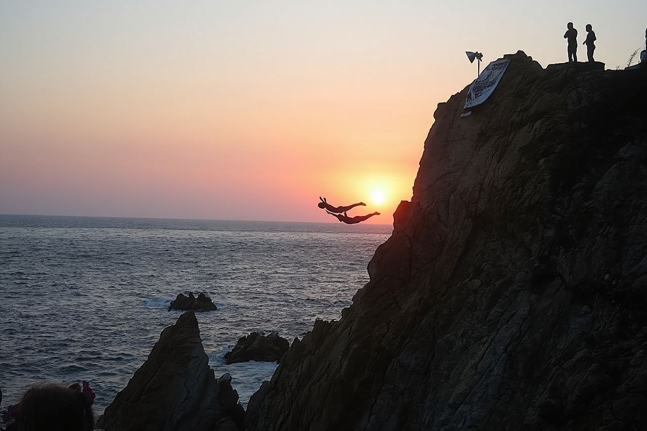 City Tour & Sunset High Cliff Divers by Night w/Different Choices