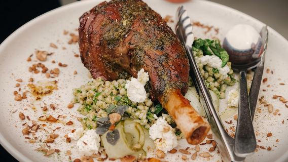 Queenstown Wine & Food Tour: Scenery, Tastings & Delicious Lunch!