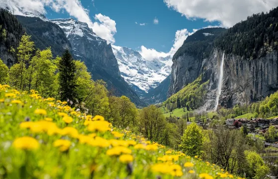 瑞士格林德瓦+勞特布龍嫩+因特拉肯一日遊|漫遊伯恩高地