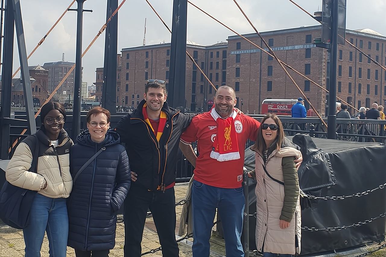 ลิเวอร์พูลกับคนท้องถิ่น: ทัวร์เดินชมเมือง (10:30 น.)