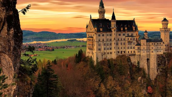 德國+慕尼黑+新天鵝堡一日遊【維斯教堂&壁畫村-探秘夢幻城堡