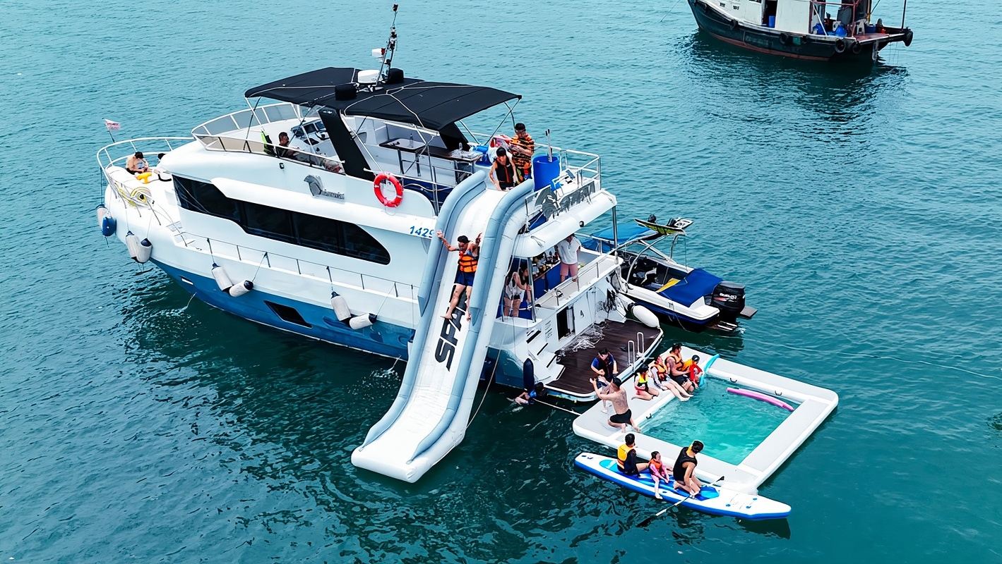 [홍콩 사이공 요트 대여] 55피트 요트 (5~15인 추천) [무료 점심+해상 슬라이드+바나나 보트+스피드보트] 하프문 베이/사우스윈드 베이 등 다양한 사이공 코스