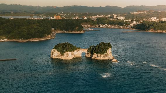 Nanki Shirahama Onsen + Wakayama Stationmaster Kishi Railway + Senjojiki + Sandanbeki Day Tour