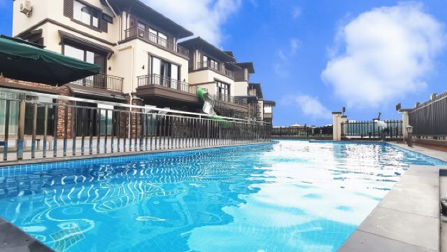 佛山美的鷺湖森林公園度假區·過夜露營【一線湖景7房14床泳池別墅+泡池+KTV+麻將+燒烤】