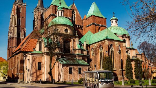 2-Hours Private Electric Car Tour with a Guide, Wroclaw