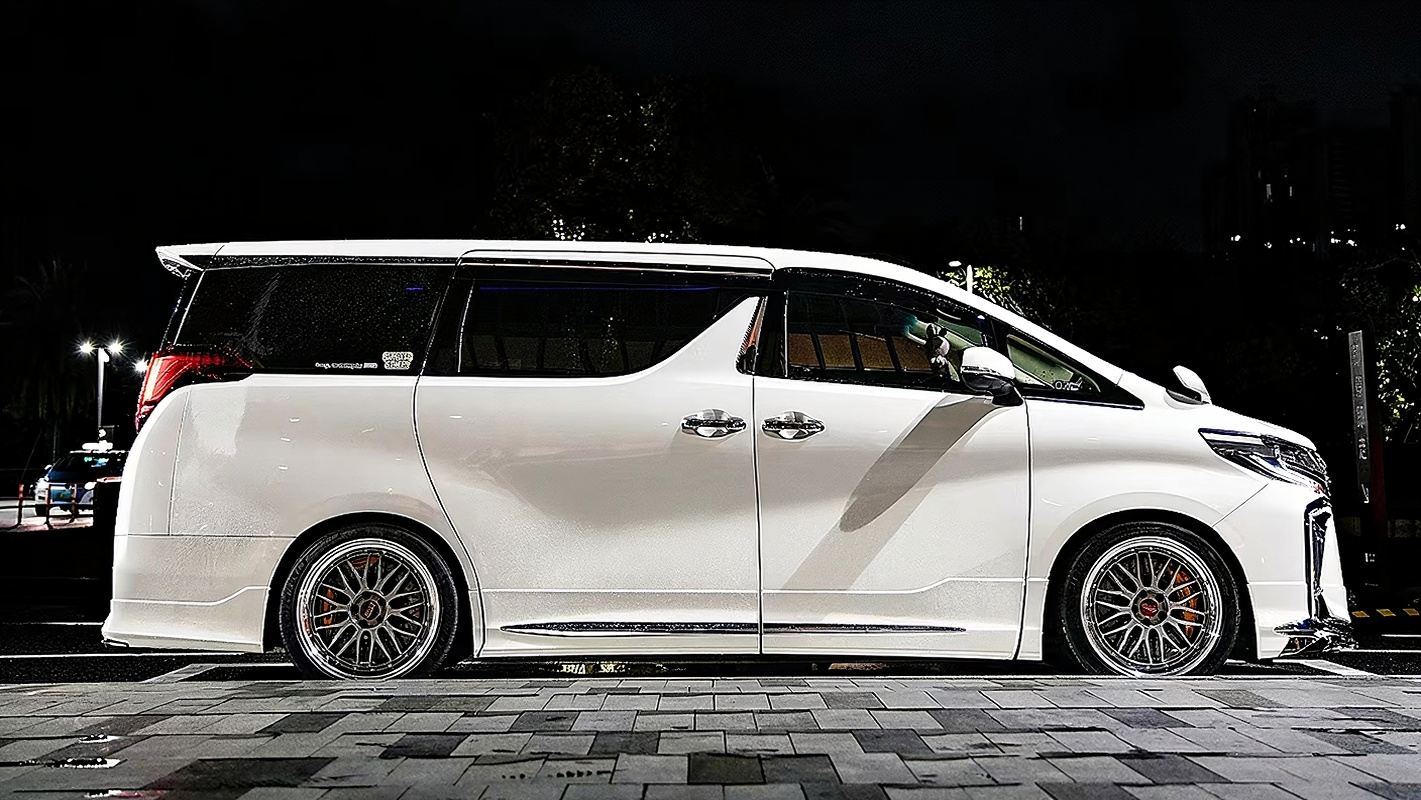 Noleggio con conducente esclusivo da Shenzhen a Hong Kong o da Hong Kong a Shenzhen, servizio punto a punto, veicolo commerciale transfrontaliero con targa doppia, tipologia di veicolo Toyota Alphard a 7 posti, servizio di prelievo a domicilio, trasferimento diretto e rapido attraversamento della frontiera.