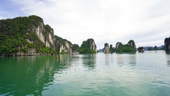 Halong bay 6 hours deluxe cruise trip, lunch, kayaking, swim