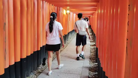 Kyoto: 1.5-Hour Guided Tour of Fushimi Inari Shrine
