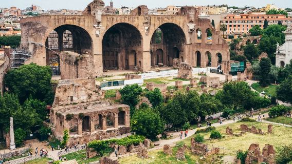 Colosseum + Forum Romawi + Bukit Palatine + pemandu wisata grup gabungan Bahasa Inggris