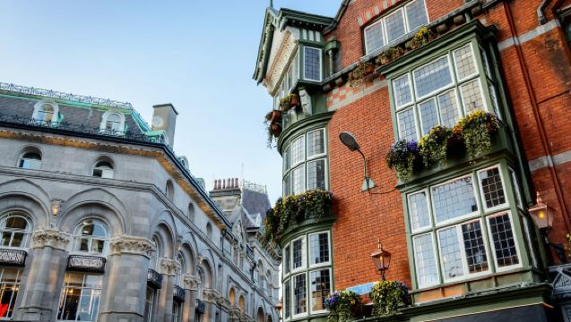 Dublin: Hop-On, Hop-Off Tour with Entertaining Live Guides