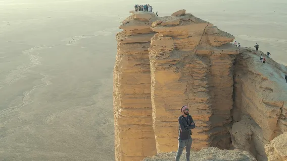 Ai confini del mondo con veicolo 4x4, cammelli, cena e osservazione delle stelle