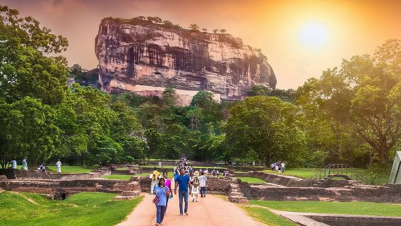 Private Sigiriya Day Tour and Authentic Sri Lankan Lunch Buffet