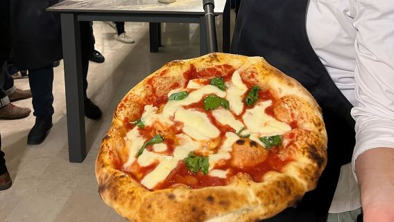 Pizza Cooking Class with Tiramisù and Wine Tasting in Milan