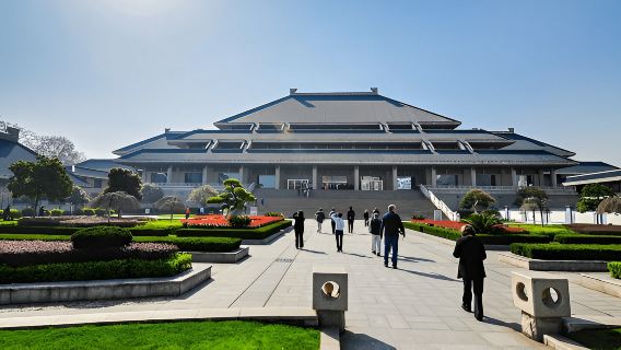 Tour privato giornaliero a Wuhan con visita al Museo di Wuhan, al Tempio Gude, alla Torre della Gru Gialla e alla Spiaggia di Hankou