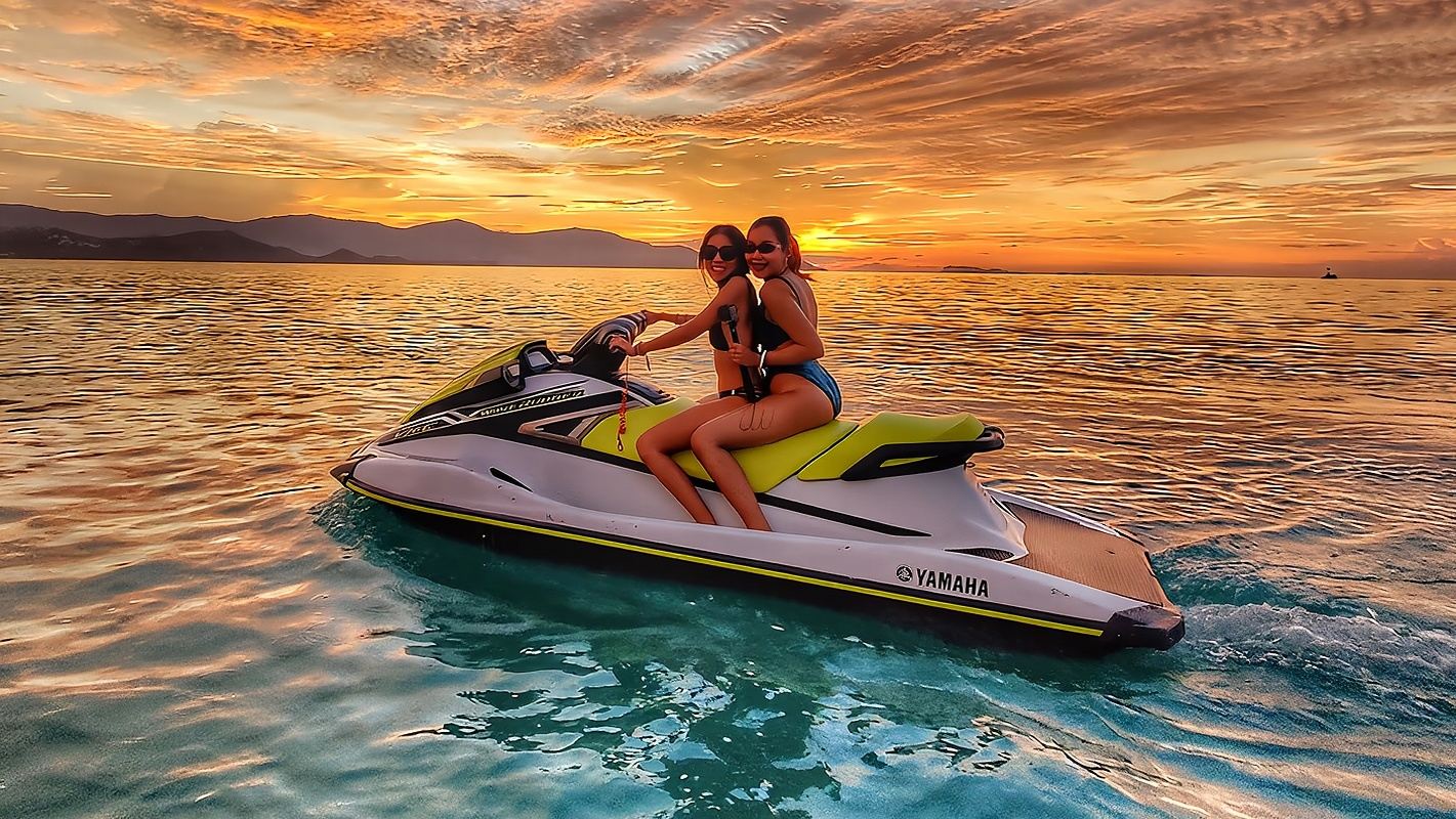 Jomtien Beach one-day tour from Pattaya, Thailand [Self-Drive Snorkeling & Jet motor-powered boat Experience]