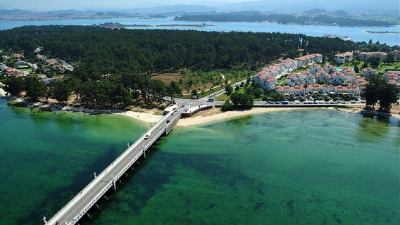 Dari Santiago: Rías Baixas Tour dengan perjalanan bot dan kilang wain