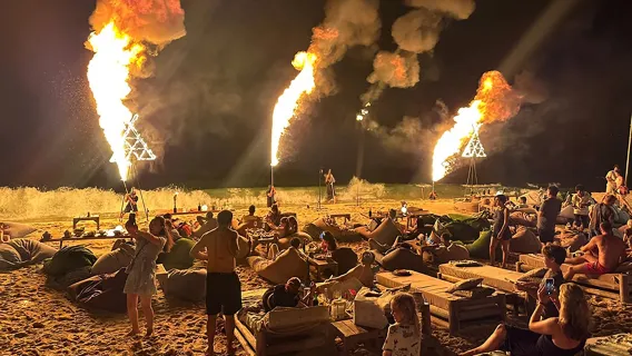 Prenotazione posto al ristorante Nomad Beach Club Phuket