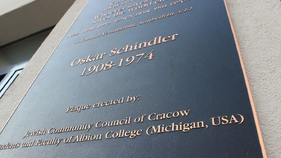 Krakow: Kazimierz dengan Kereta Golf dan Tur Pabrik Schindler