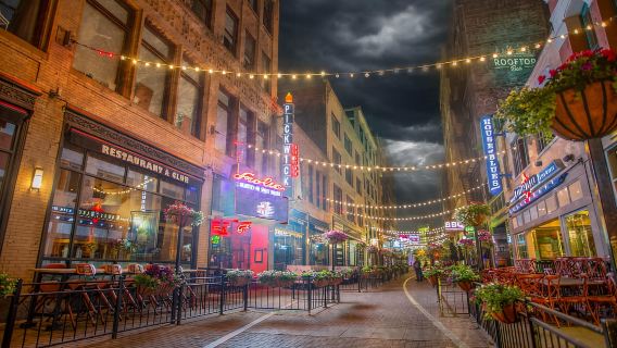 Cuộc diễu hành của Phantom trên Prospect: Chuyến tham quan ma ở Cleveland