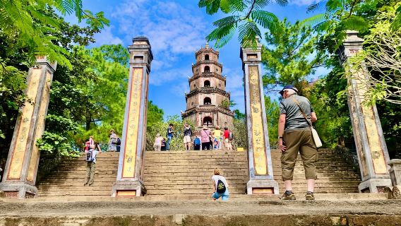 Hue: Private City Tour Dengan Kereta - Pemandu Berbahasa Inggeris