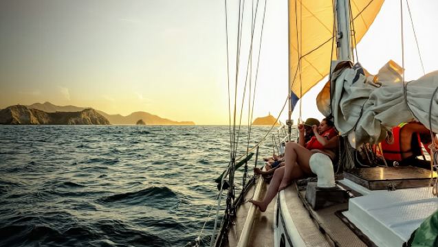 Bahía de Santa Marta: Atardecer en un velero
