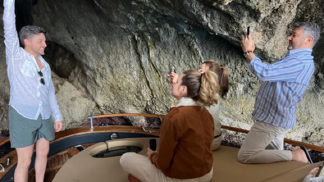 Crociera in barca tutto incluso a Capri con tour della città da Positano