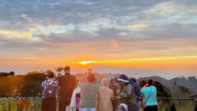 Bhaktapur & Nagarkot Day Tour with Lunch – Private / Group