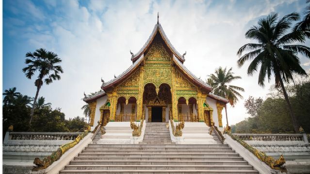 Luang Prabang, Laos - Penterjemah profesional, pemandu pelancong untuk lawatan, penterjemah pameran, teman perniagaan, lawatan bebas dengan sambutan tempatan, perkhidmatan peribadi eksklusif