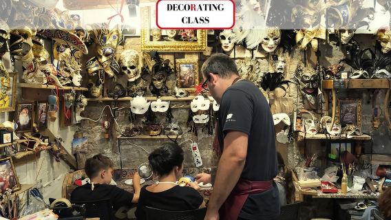 Clase de fabricación de máscaras del Carnaval de Venecia en Venecia, Italia