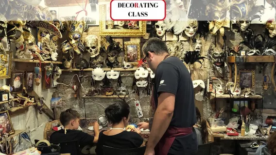 Clase de fabricación de máscaras del Carnaval de Venecia en Venecia, Italia