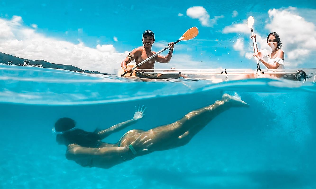 Tour giornaliero a Phuket per l'isola di Coral e Banana Beach con snorkeling, parasailing/barche con fondo di vetro, inclusi pasti e trasporto