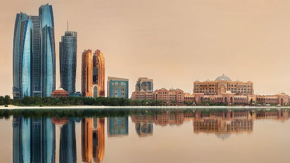Excursión de medio día por la ciudad de Abu Dabi con visita a la Gran Mezquita Sheikh Zayed
