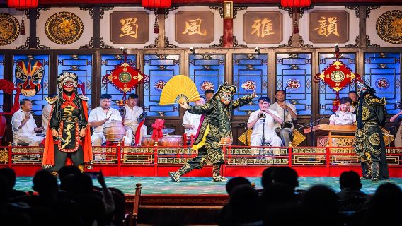 Biglietto per l'Opera del Sichuan di Chengdu Shufeng Yayun + trasferimento in auto privata per vivere la straordinaria arte dell'opera del Sichuan