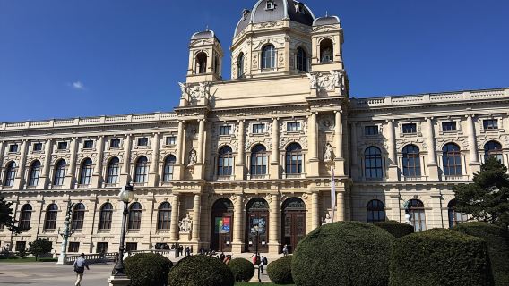 Vienna private walking tour with the State Opera
