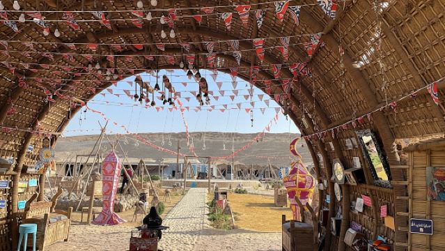 Noche en el desierto con cena beduina, café árabe y espectáculo desde El Cairo.
