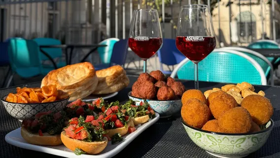 Street Food Lecce: Guided walking tour with typical food and wines.