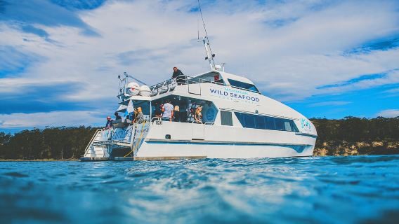 pelayaran setengah hari di Hobart, Tasmania: Jamuan makanan laut + demonstrasi memancing
