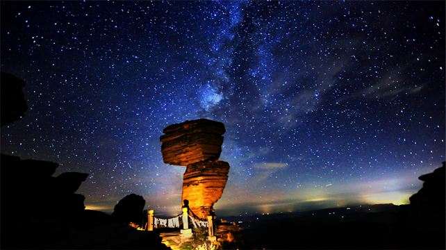 貴州銅仁梵淨山一日遊【限時特惠&紅雲金頂+蘑菇石*萬卷書】