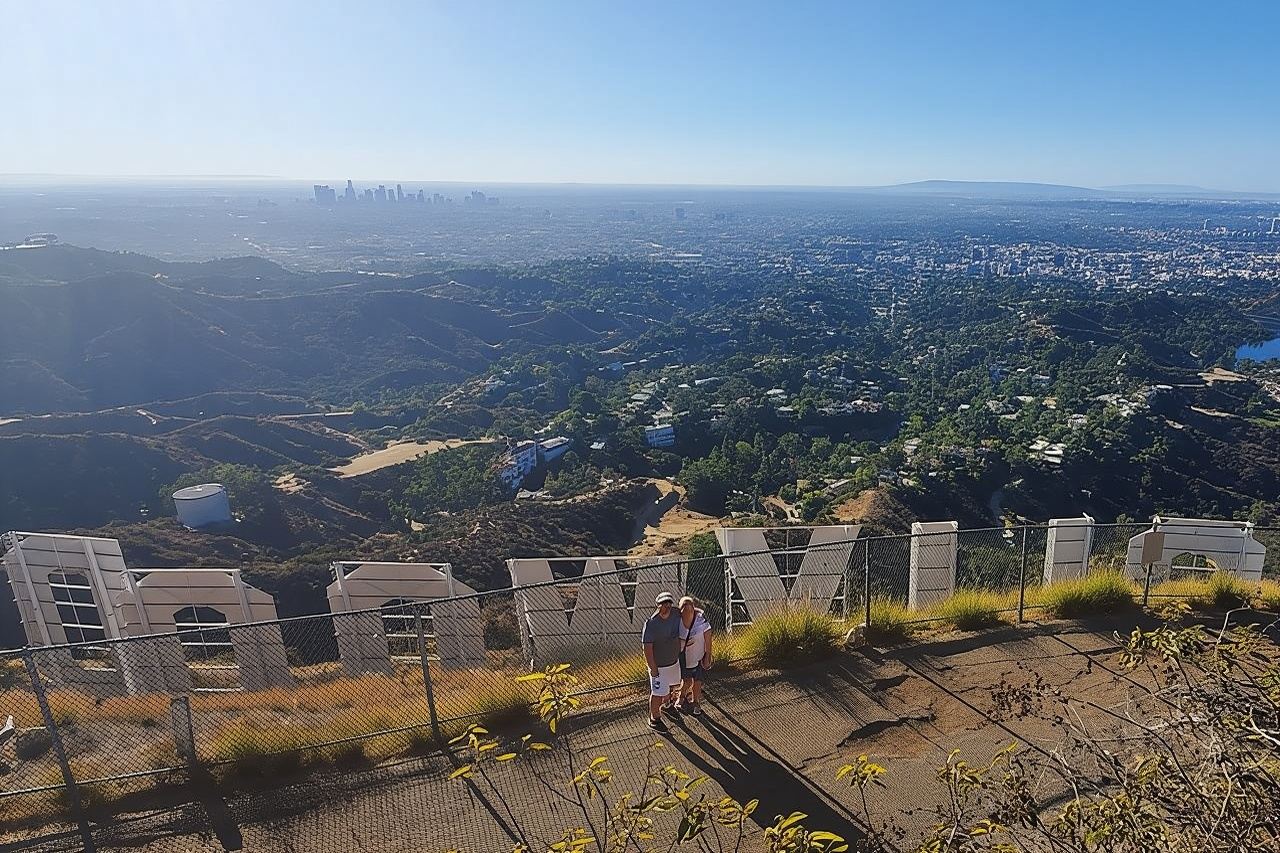 Hollywood Sign Hiking Tour to Griffith Observatory