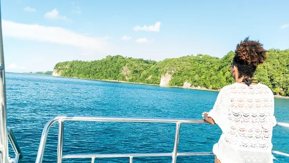 Passeio de Catamarã Turístico em Santa Lúcia com Snorkel