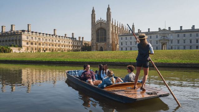 Punting Tour in Cambridge