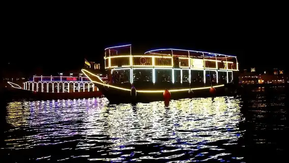 傍晚杜拜水路運河單桅帆船巡遊 (可欣賞哈里發塔景觀)