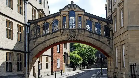 1-day tour to Warwick Castle + Shakespeare's Birthplace + Oxford from London, UK