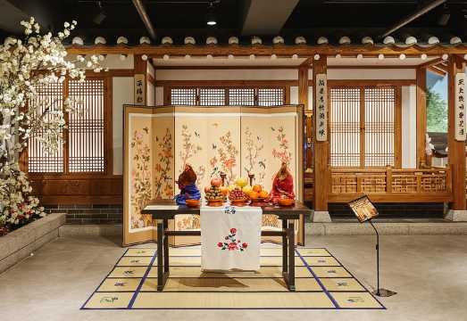 Seoul: Suwon Full-Day Trip to UNESCO Fortress & Trendy Spots